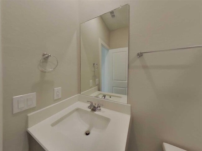 Building Photo - 612 Lindheimer Ln