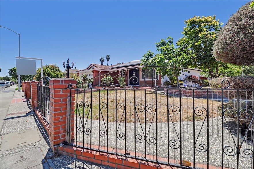 Building Photo - 33775 SINSBURY WAY