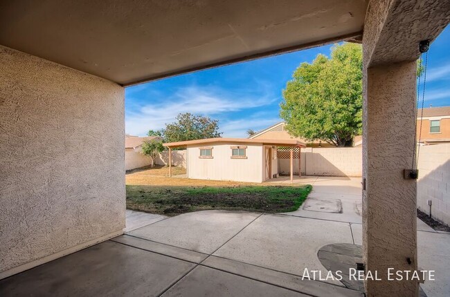 Building Photo - 1460 E Heather Dr