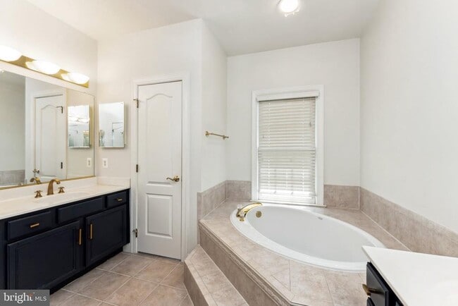 Building Photo - 7489 Carriage Hills Dr