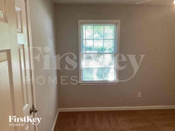 Building Photo - 135 Lazy Hollow Ln