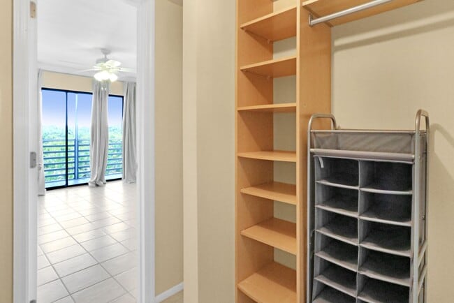 Building Photo - 717 S US Hwy 1