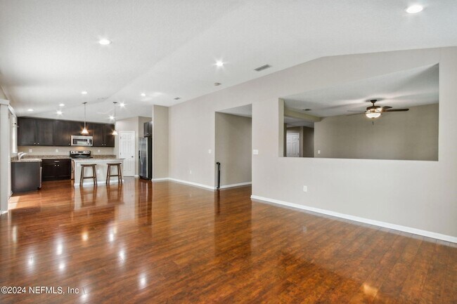 Building Photo - 4619 Pine Lake Dr