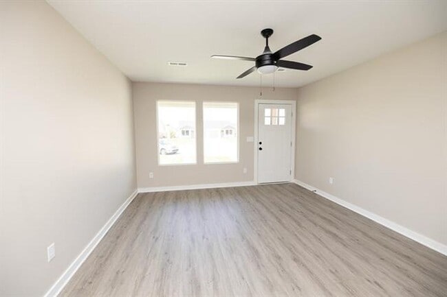 Building Photo - 542-544 W 50th Ct S