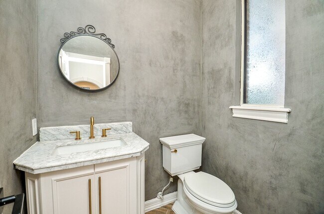 Building Photo - 9655 Longmont Dr