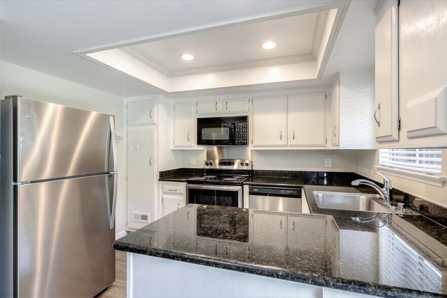 Building Photo - 66 Miramonte Dr