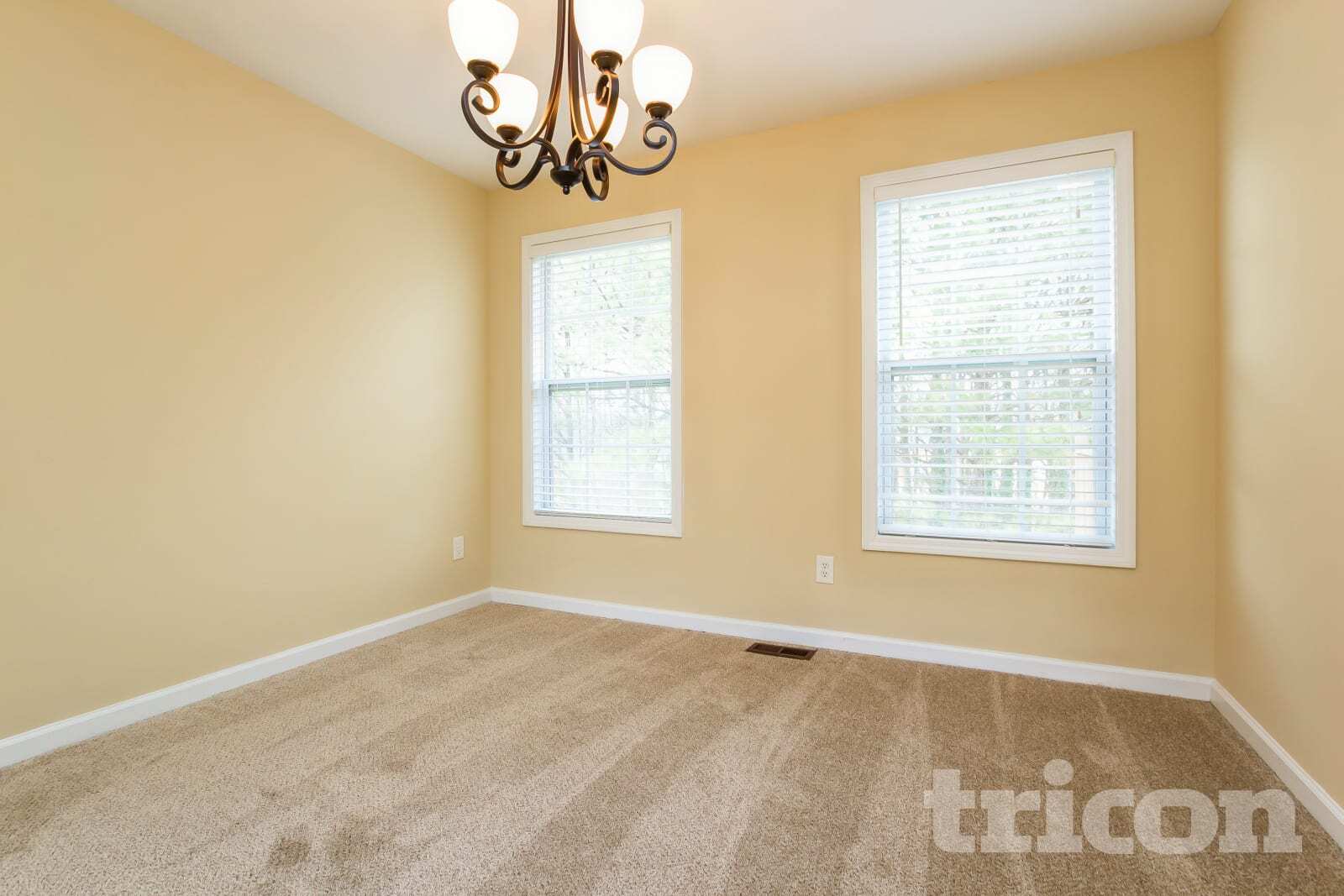 Building Photo - 6355 Queensdale Dr