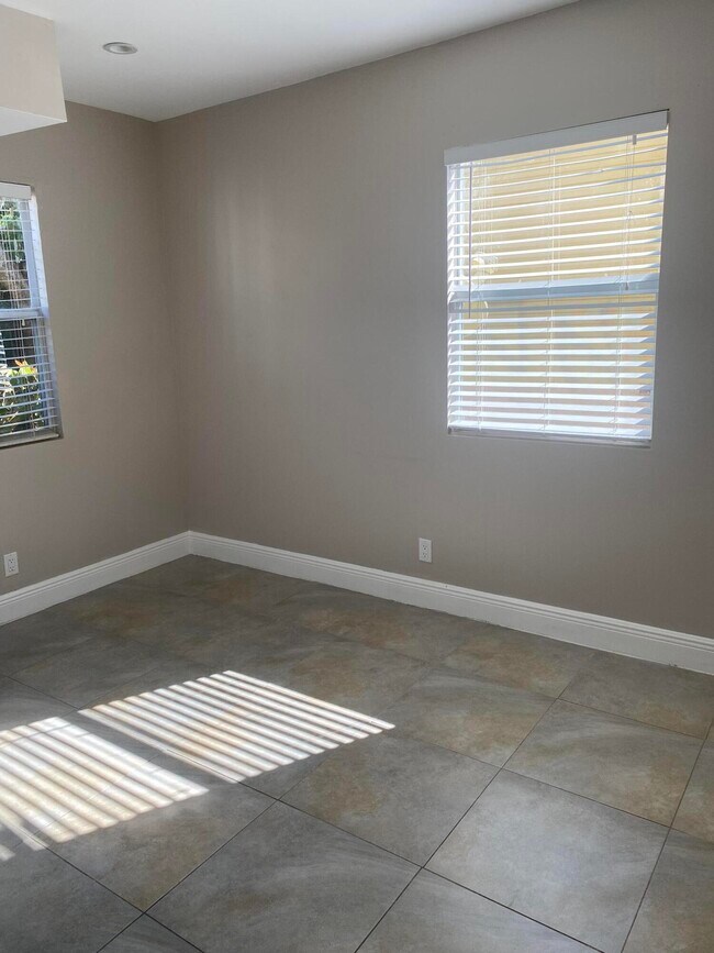 Building Photo - 508 57th St