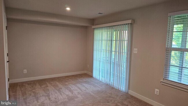 Building Photo - 2055 Rivers Dr