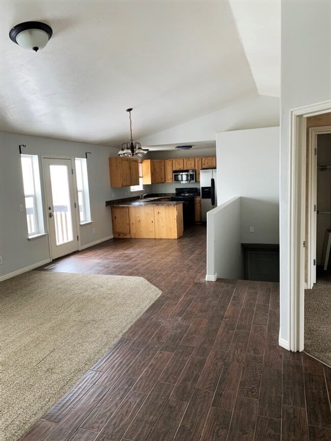 Building Photo - 3938 S Lake Vista Dr