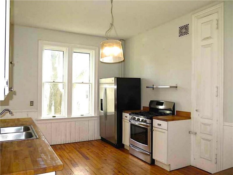 Building Photo - 182 Cypress St