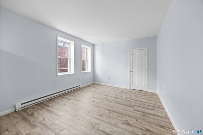 Building Photo - 60 Center St