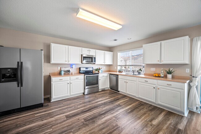 Building Photo - 7860 Lantern Ln