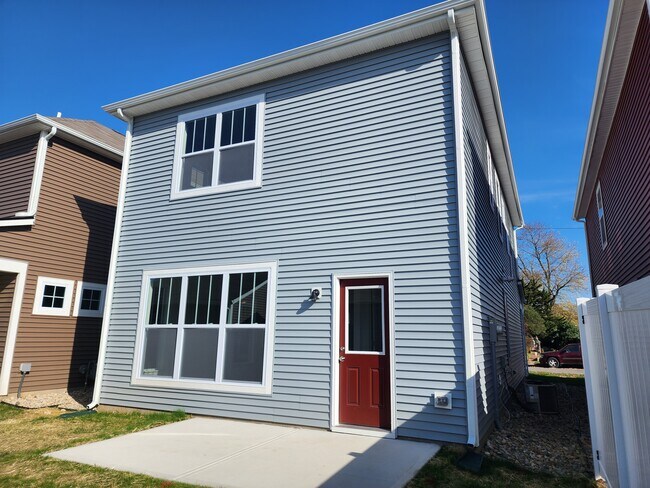 Building Photo - 326 N Warman Ave