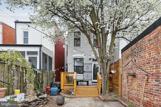 Building Photo - 1619 Marion St NW