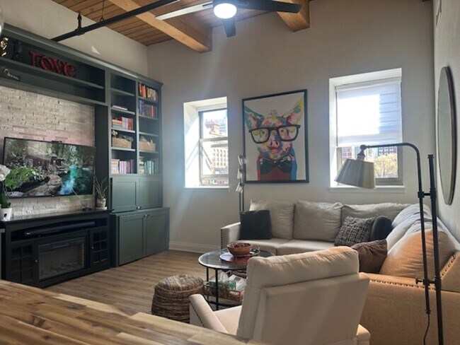 Building Photo - 609 Central St