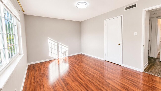 Building Photo - 2132 Forbes Ave