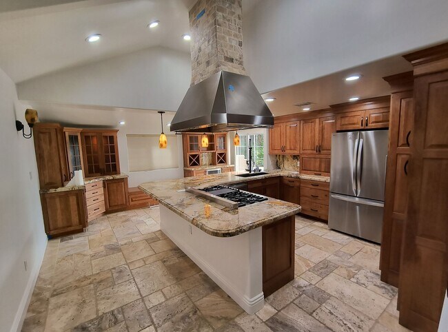 Building Photo - Upgraded Two Story Home - Bay Ho - View Lot - Central AC