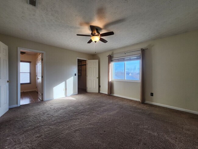 Building Photo - Beautiful 2-Story Home in Northmont School District