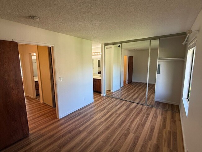 Building Photo - 2-Bedroom, 1.5 Bathroom Townhome in Quiet El Sobrante Neighborhood