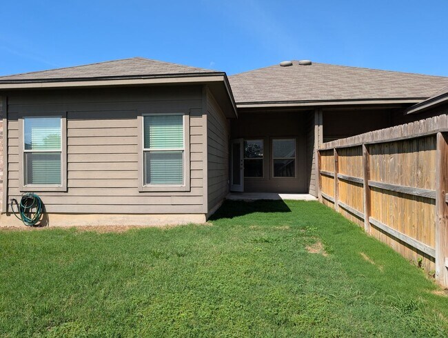 Building Photo - 1227 Old FM 306