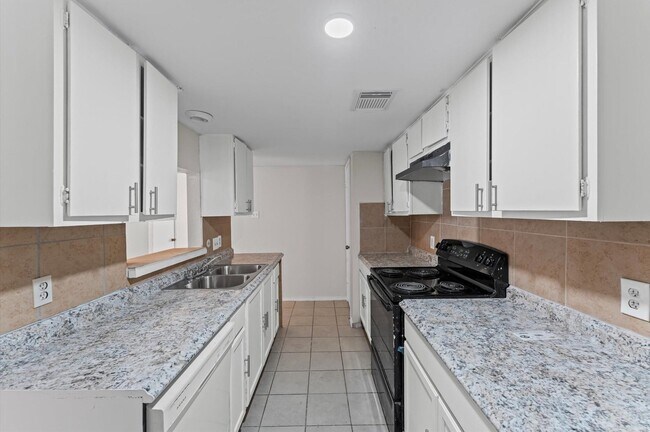 Building Photo - 12206 Ormandy St