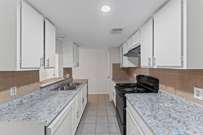 Building Photo - 12208 Ormandy St
