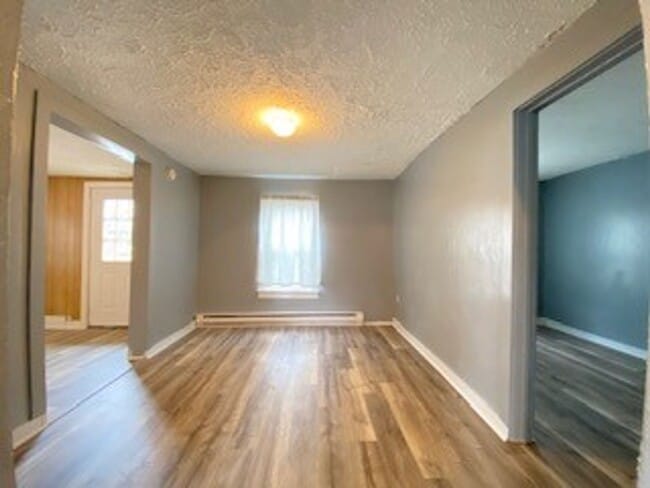 Building Photo - $200 OFF FIRST MONTH RENT -1 Bedroom Single Family Home in Elkhart!