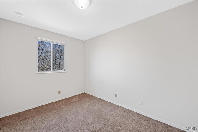 Building Photo - 22 E Rock Creek Manor