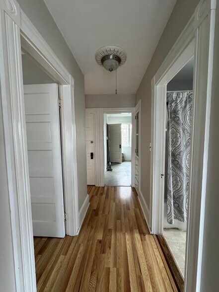 Building Photo - 204 Bridge St