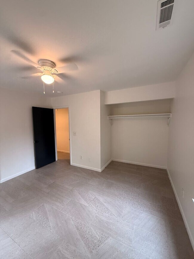 Building Photo - Three Bedroom Beautiful Home Available