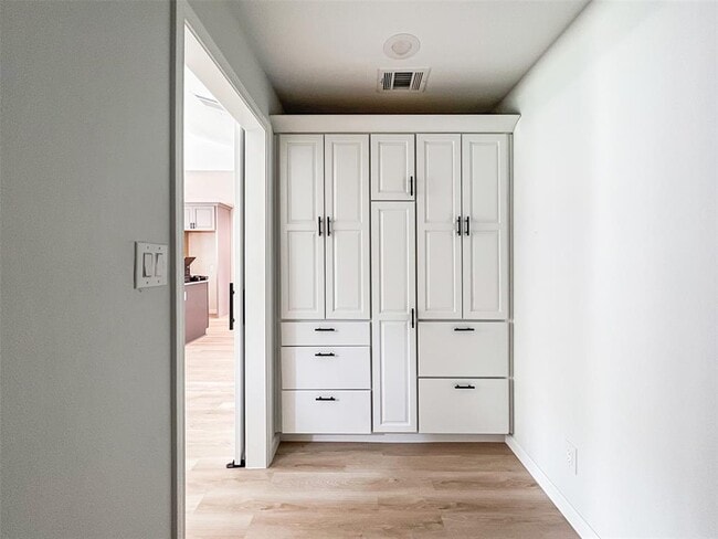 Building Photo - 7736 Croftwood Dr
