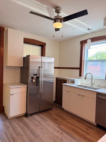Kitchen - 3423 N Ridgeway Ave
