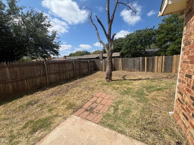 Building Photo - 7016 York Ave