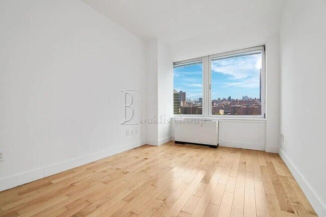 Building Photo - 2 bedroom in NEW YORK NY 10007