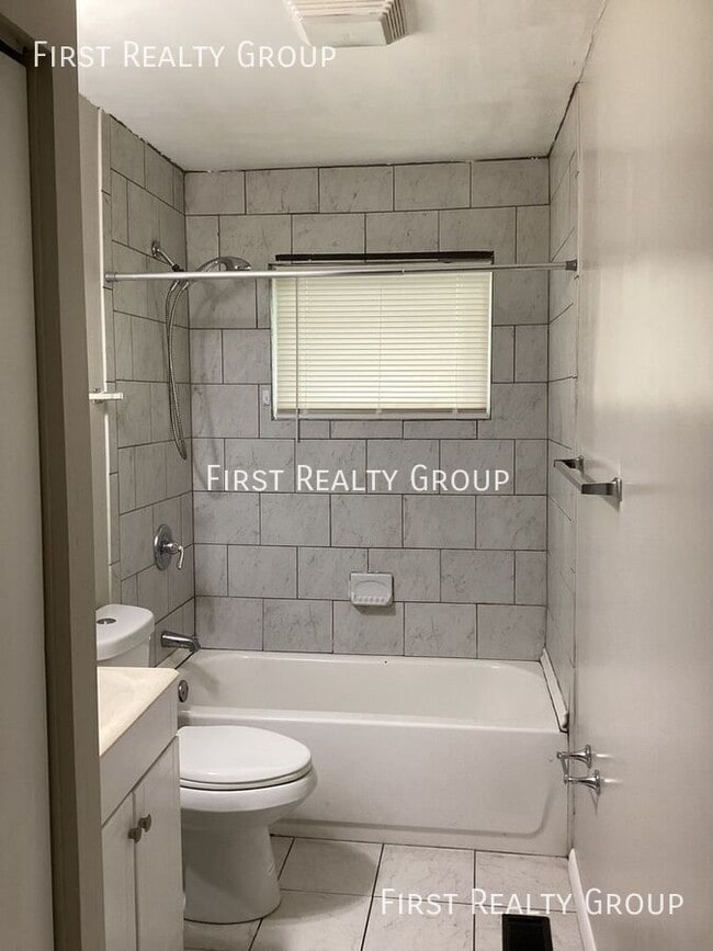 Building Photo - 4565 Gardendale-