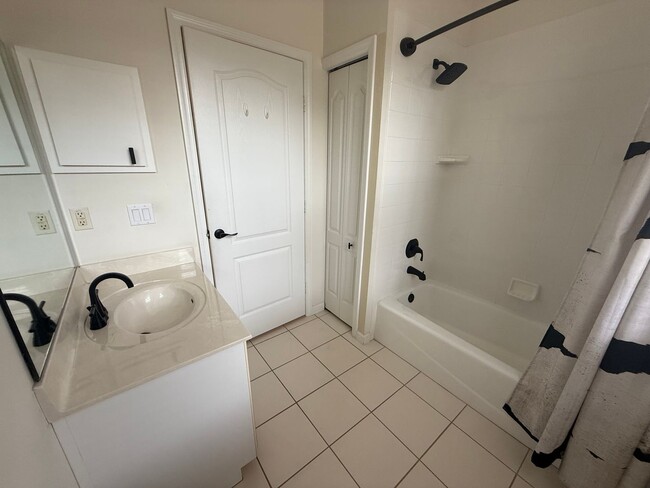 Building Photo - Beautiful 3 Bedroom 2 Bath Halifax Plantation Home AVAILABLE IMMEDIATELY!!!