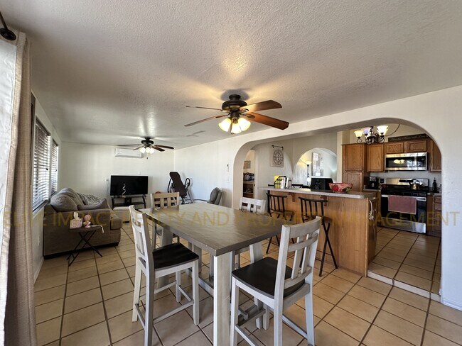 Building Photo - 4650 E Calle Aurora