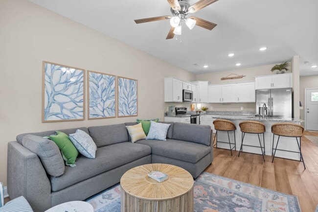 Building Photo - 172 Coastline Cir