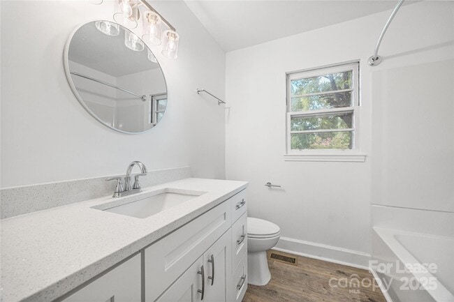 Building Photo - 3714 Carlyle Dr