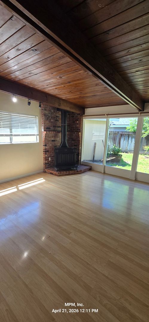 Building Photo - 3 bedroom 2 bath home near schools and shopping