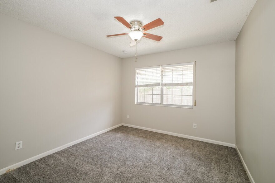Building Photo - 5105 Chamber Ct