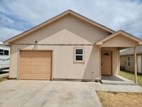 Building Photo - Section 8 Approved! Ready now! Move in Special!
