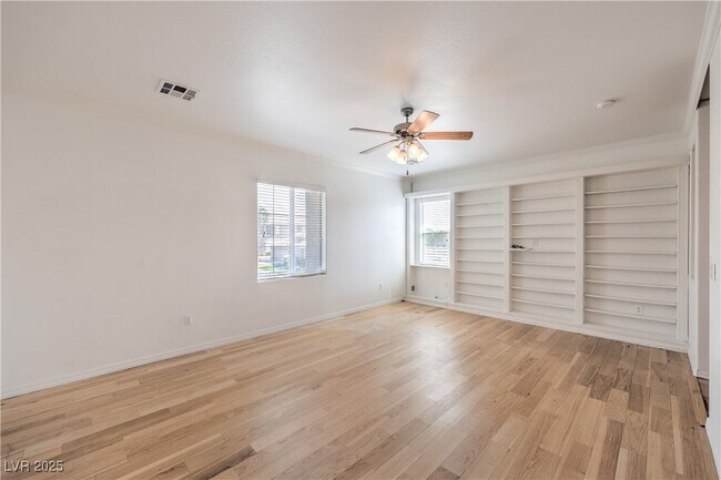 Building Photo - 10227 Sunset Gardens Dr