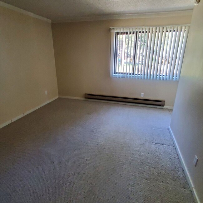 Building Photo - New Listing! LONG TERM: Great Amenities! Spacious Interior! Private Beach!