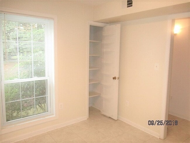 Building Photo - Private And Spacious, Ground Level, 2 Bedr...