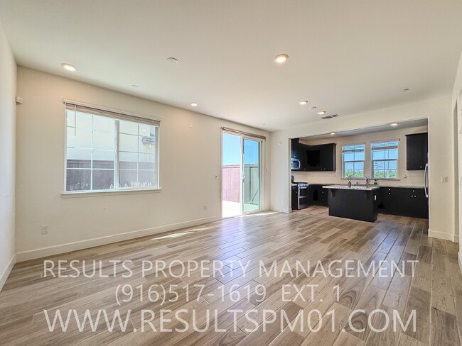 Building Photo - Newer Upgraded 3 Bed 2.5 Beautiful Home