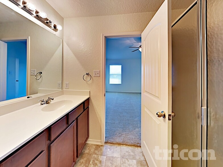 Building Photo - 2102 York Bend