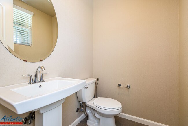 Building Photo - Beautiful Home | Central A/C | E.V. Charger