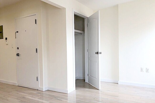 Building Photo - 655 Greene Ave